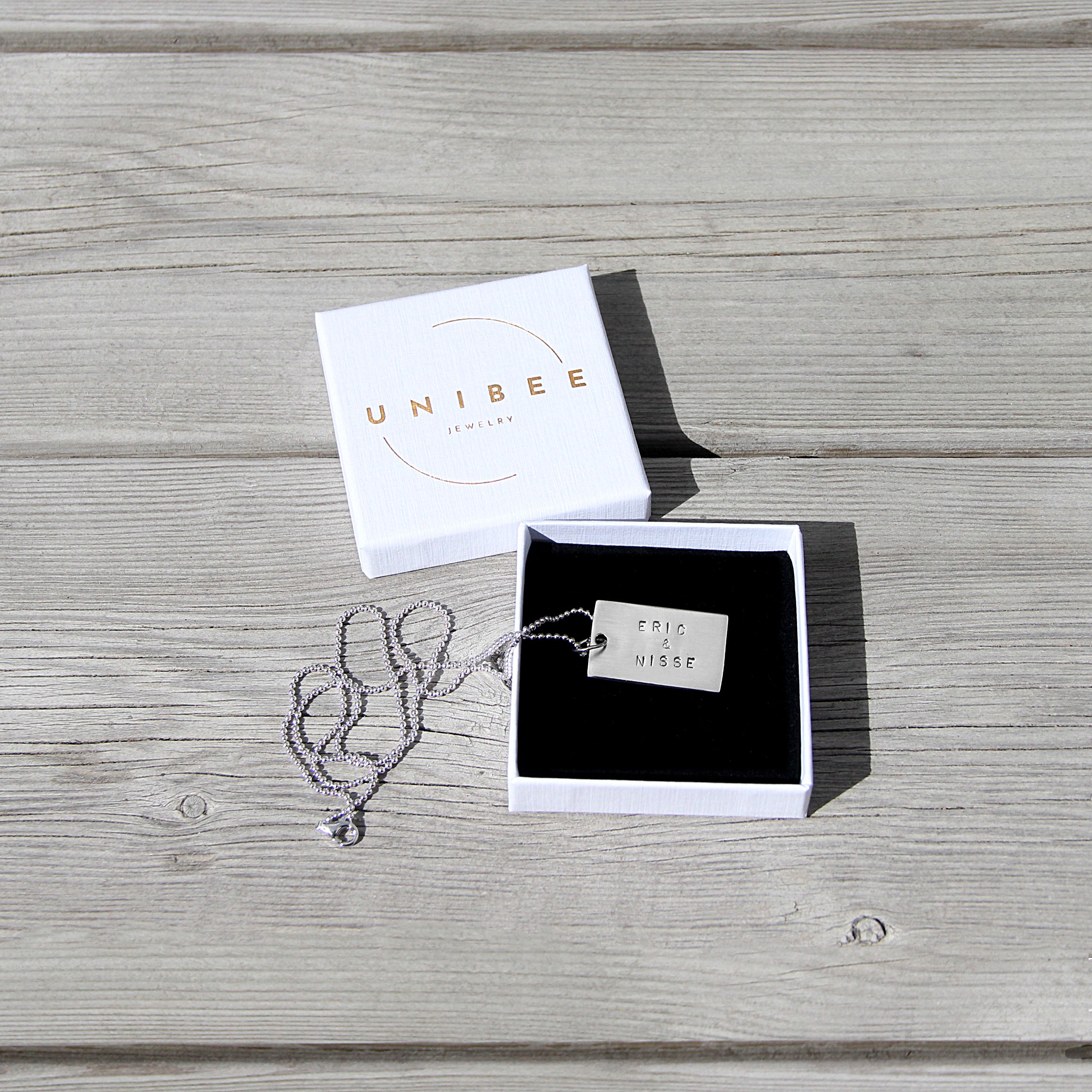 Halsband med bricka och egen text